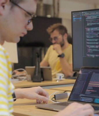Cracking the Code: Choosing the Ultimate Programming Language for FinTech Success